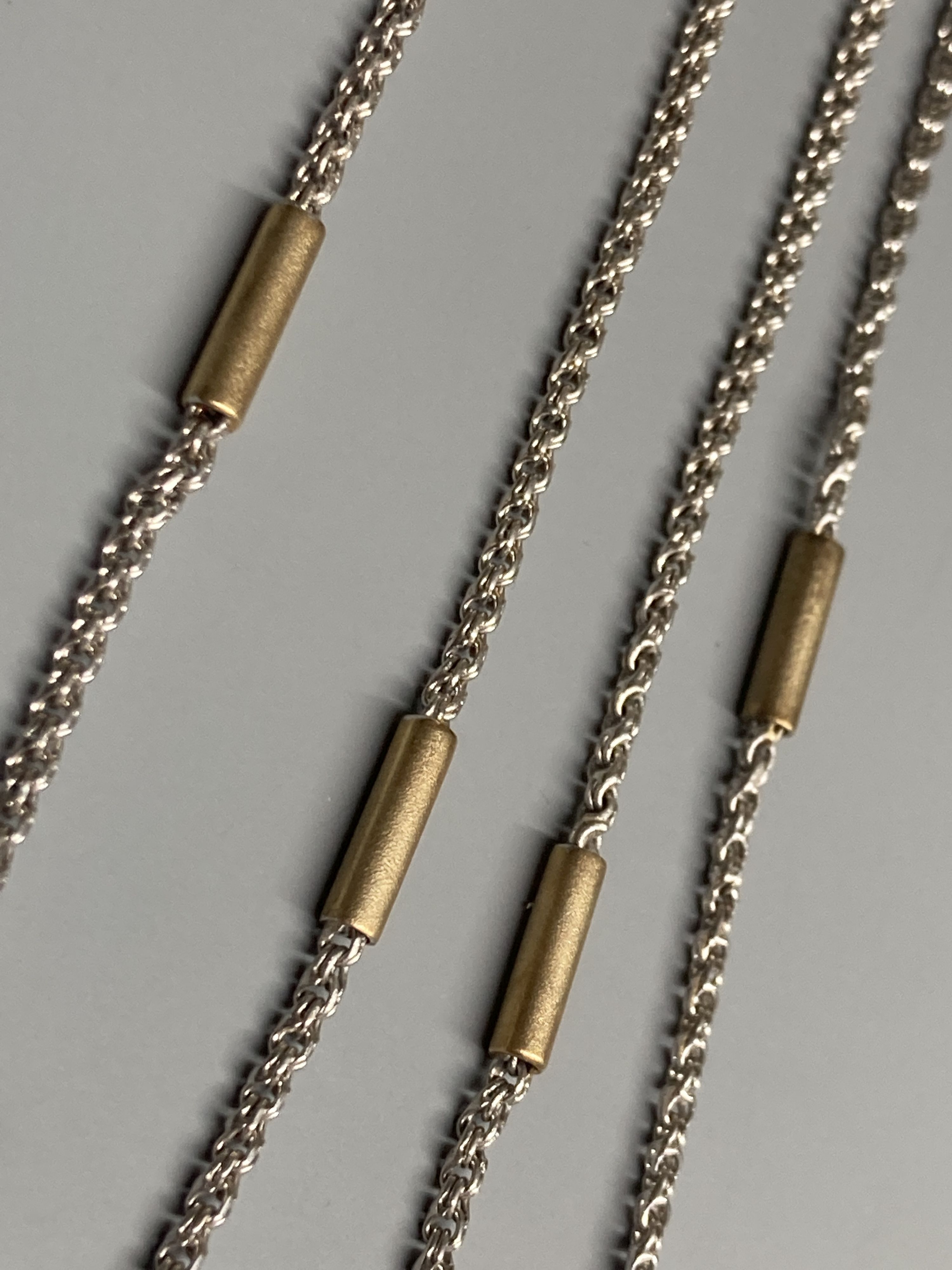 A modern 9ct white gold necklace with yellow gold baton links, 78cm